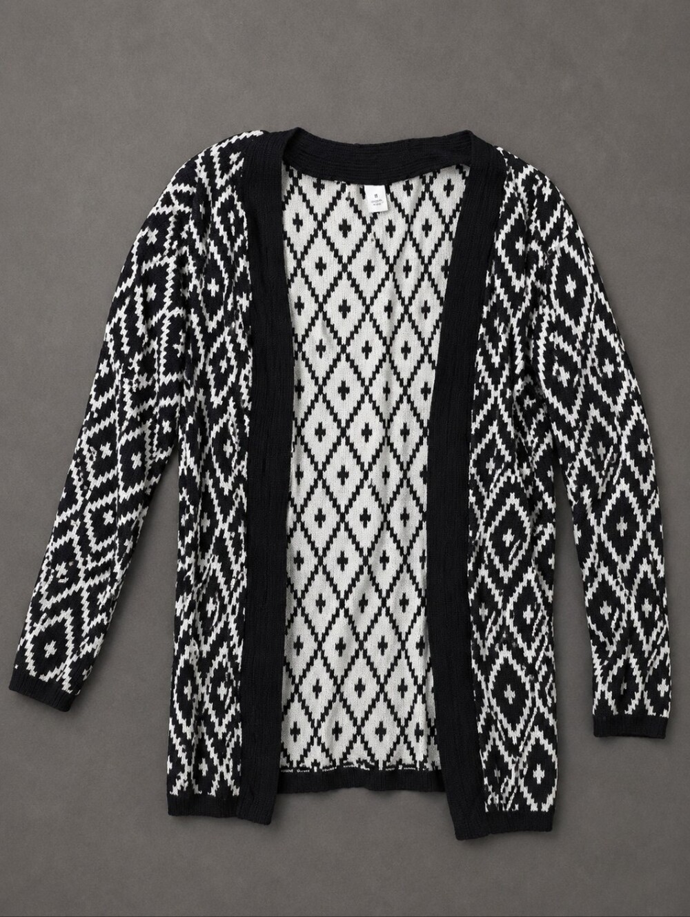 Kim Rogers Black & White Geometric Open-Front Cardigan